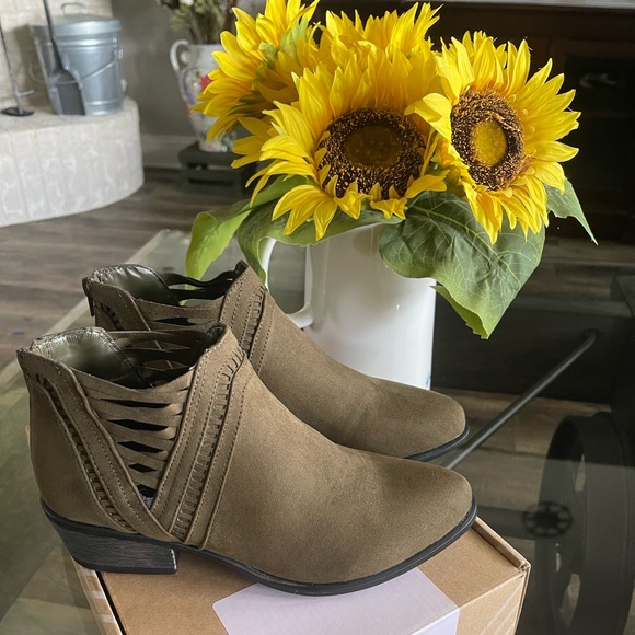 Journee Collection ladies bootie style boot. - Picture 2 of 6